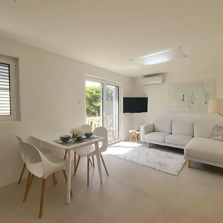 Modern Tara With Parking Apartman