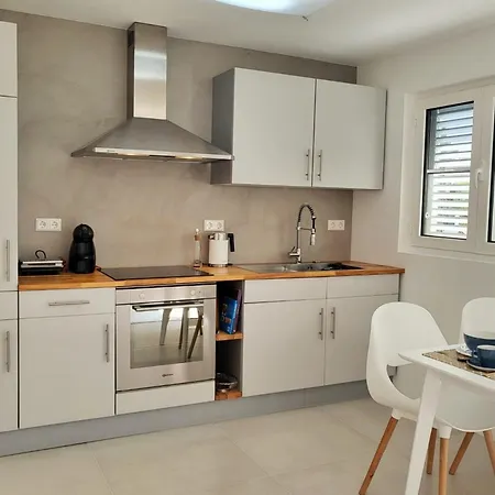 Modern Tara With Parking Apartman Malinska