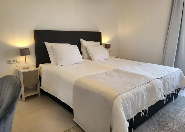 Modern Tara With Parking Apartament