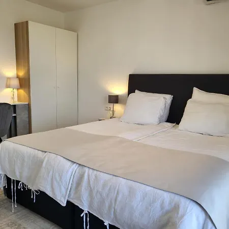 Modern Tara With Parking Apartamento